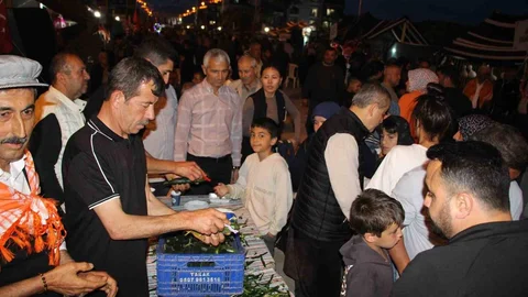 Kumluca'da Salatalık Dağıtımı