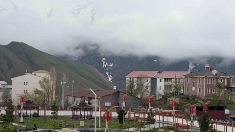 Sümbül Dağı Mayıs'ta Karla Kaplandı