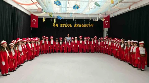 Miniklerin Mehteran Gösterisi Büyüledi