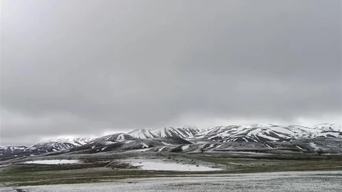 Karlıova Yüksek Kesimlerine Kar Yağdı