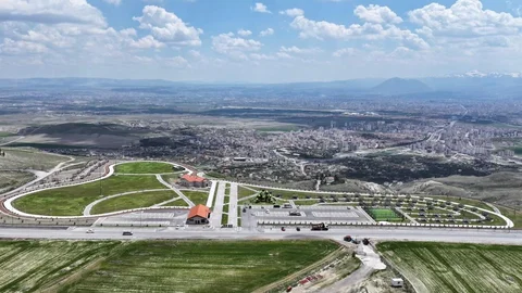Kayseri'de Erciyes Manzaralı Millet Bahçesi