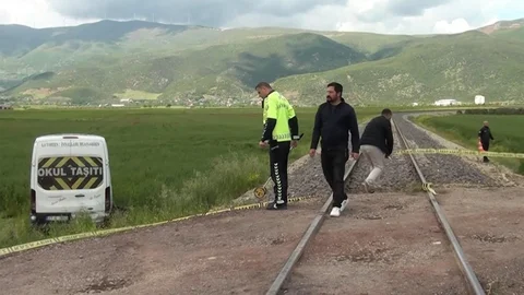 Gaziantep’te Öğrenci Servisine Tren Çarptı