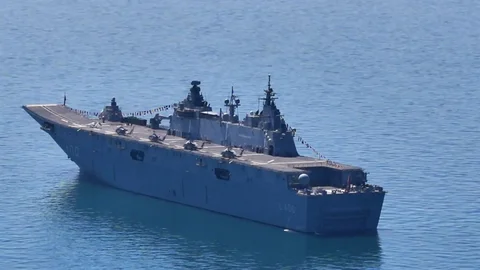 TCG Anadolu ve Denizaltı İstanbul’da Sergilendi