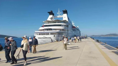 Bodrum'a Kruvaziyer ile Yolcu Girişi
