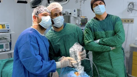 Van’da Gebe Anneye İki Ameliyat Yapıldı