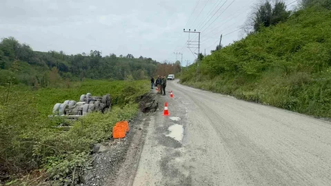 Zonguldak'ta Taş Yüklü Kamyon Devrildi