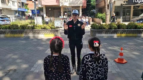 Minik Trafikçilerden Sürücülere Teşekkür Mesajı