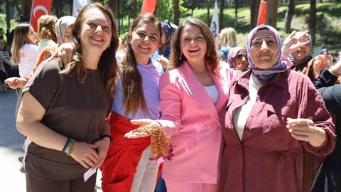 Hıdırellez ve Anneler Günü Manisa'da Kutlandı