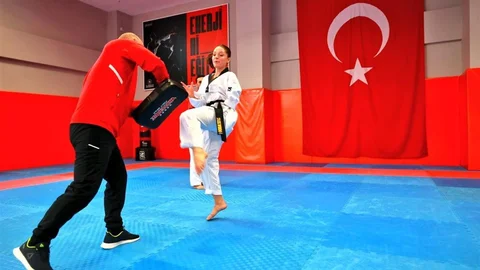 Denizli'li Sporcular Uluslararası Taekwondo Turnuvasında Başarı Elde Etti