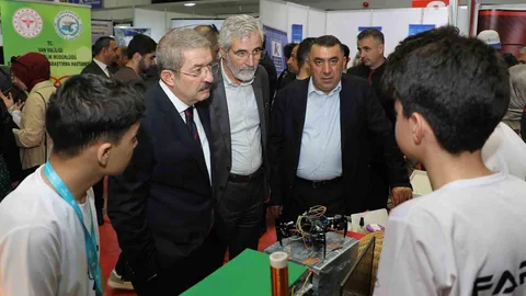 Van'da Gençler İçin Kariyer Fuarı