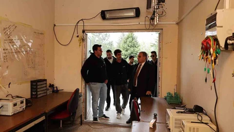 Kayseri'de Rektör Altun Öğrenci Kulüplerini Ziyaret Ediyor