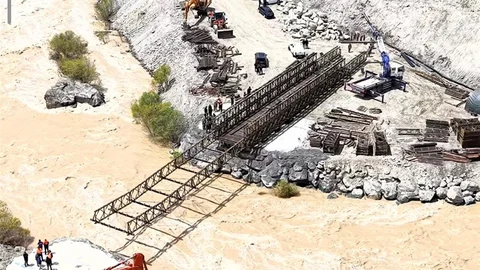 Hakkari'de Panel Köprü İnşaatı Devam Ediyor