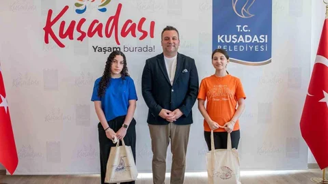 Kuşadası'nda Genç Yetenekler Ödüllendirildi