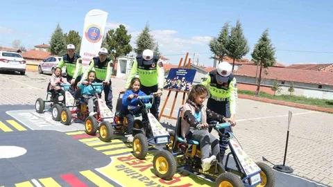 Kütahya'da Öğrencilere Trafik Eğitimi Verildi