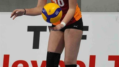 Ayvalıklı Genç Voleybolcu Milli Takıma Davet Edildi