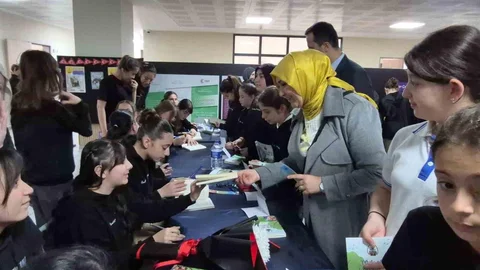 Düzce’de Minik Yazarların İmza Günü