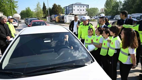 Kocaeli'de Minik Trafik Dedektifleri Görevde