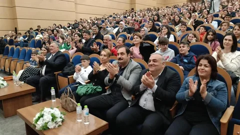Zonguldak'ta Okul Müdürü Konser Verdi