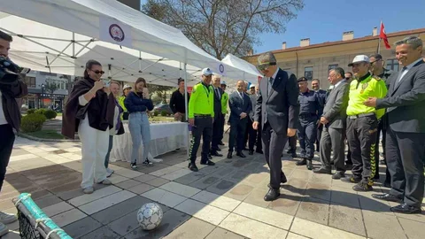 Eskişehir'de Vali Yılmaz Alkol Gözlüğüyle Deneme Yaptı