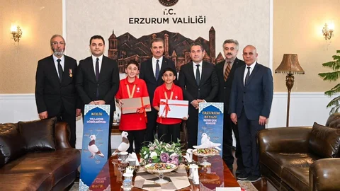 Erzurum'da Başarılı Öğrencilere Ödül Verildi