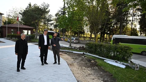 Kartepe'de Yeni Mahalle Meydanları Yapılıyor
