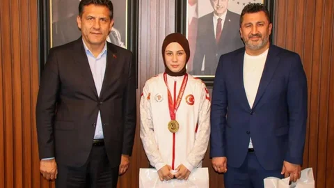 Kozanlı Boksör Azranur, Olimpiyatlarda Türkiye'yi Temsil Edecek