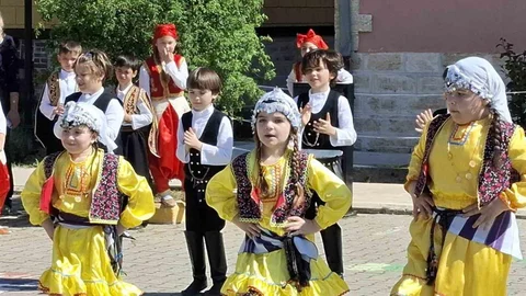 Edirne'de Öğrencilerden Renkli Gösteri