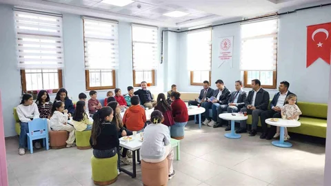 Muradiye'de Minik Yazarların İmza Günü
