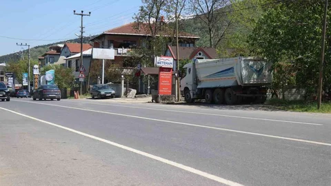 Sakarya'da Çöp Kamyonu Kazası