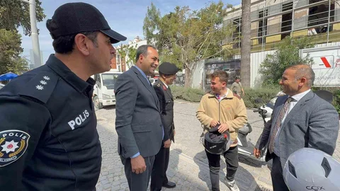 Datça'da Ücretsiz Kask Dağıtımı Yapıldı