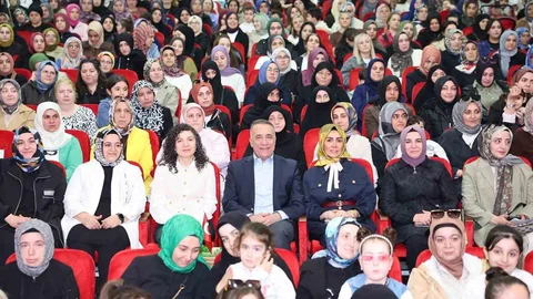 Sultangazi'de Anneler Günü Etkinliği