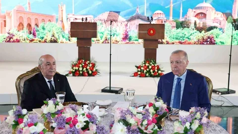 Cumhurbaşkanı Erdoğan, Cezayir'e Devlet Nişanı Verdi