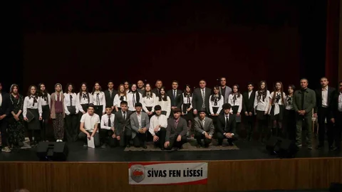 Sivas'ta Öğrenciler Tiyatro Sahneledi