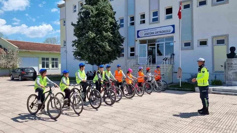 Trafik Haftasında Öğrencilere Eğitim Verildi