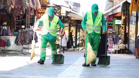Bursa'nın Tarihi Alanlarına Temizlik Ekibi Kuruldu