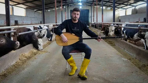 Ankara'da Besici Türkü Söylüyor