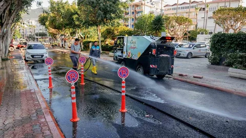 Alanya'da Bayram Temizliği Sürüyor