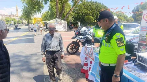 Trafik Haftası'nda 3 Sürücüye Plaket Verildi