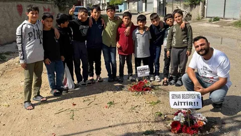 Adana'da Yollar Çiçeklendirildi