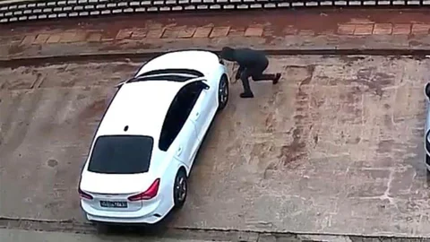 Gaziantep'te Araç Lastikleri Patlatıldı