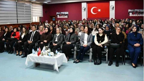 Kars'ta Koruyucu Aile Toplantısı Düzenlendi