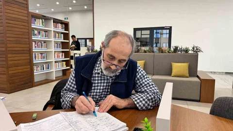 68 Yaşında Osmanlıca ve Arapça Öğreniyor