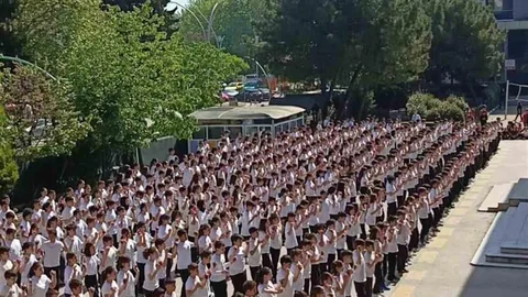 Kocaeli'de 537 Öğrenciden Kaşık Oyunu Gösterisi