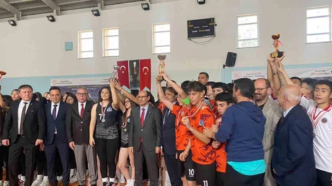 Okullar Arası Spor Festivali Ödülleri Verildi