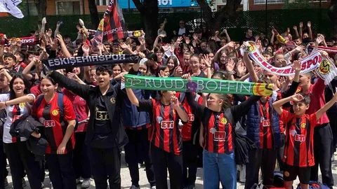 Eskişehir'de Öğrencilerden Eskişehirspor’a Destek