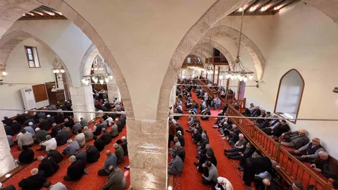 Kahramanmaraş'ta Ulu Cami'de Cuma Namazı Kılındı