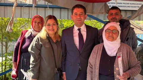 Feke'de Kadın Pazarcılara Anneler Günü Hediyesi
