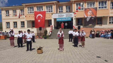 Muradiye'de Bahar Şenliği Coşkusu