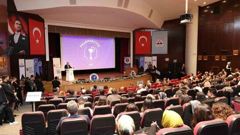 Erciyes Üniversitesi'nde Eczacılık Kongresi