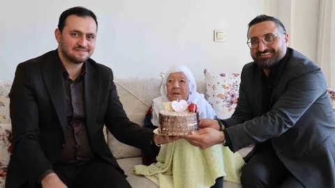 Nazife Nine'ye Anneler Günü Sürprizi